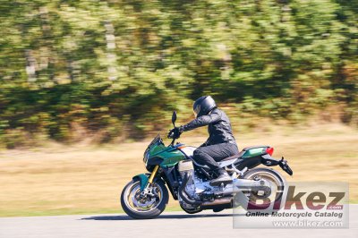 2022 Moto Guzzi V100 Mandello