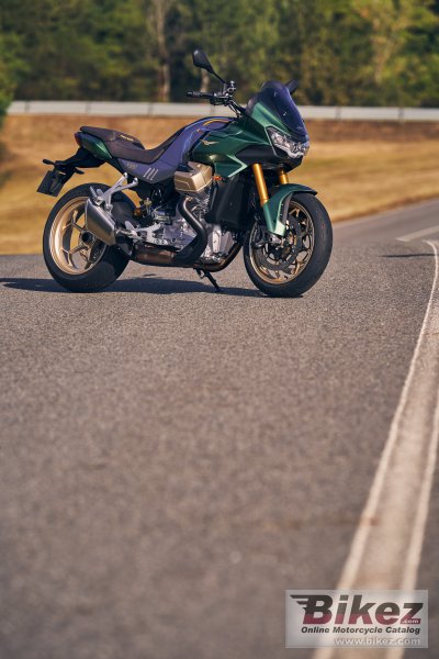 2022 Moto Guzzi V100 Mandello