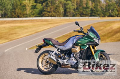 2022 Moto Guzzi V100 Mandello