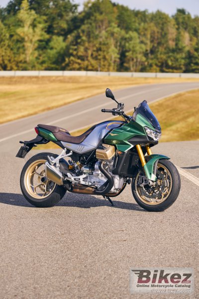 2022 Moto Guzzi V100 Mandello