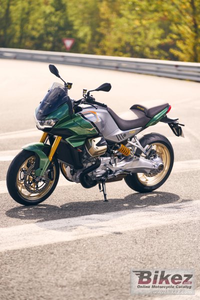 2022 Moto Guzzi V100 Mandello