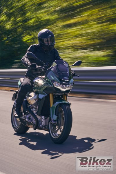 2022 Moto Guzzi V100 Mandello