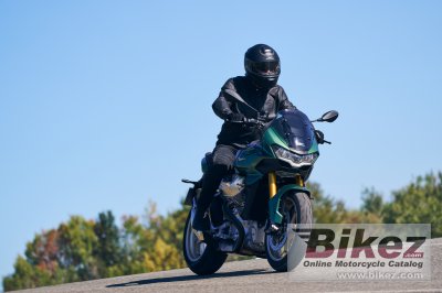 2022 Moto Guzzi V100 Mandello