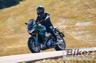 2022 Moto Guzzi V100 Mandello
