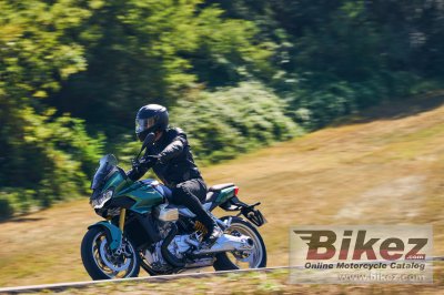 2022 Moto Guzzi V100 Mandello