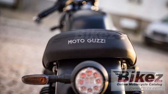 2022 Moto Guzzi V7 Stone