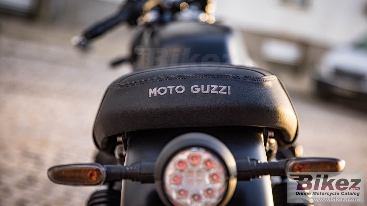 Moto Guzzi V7 Stone