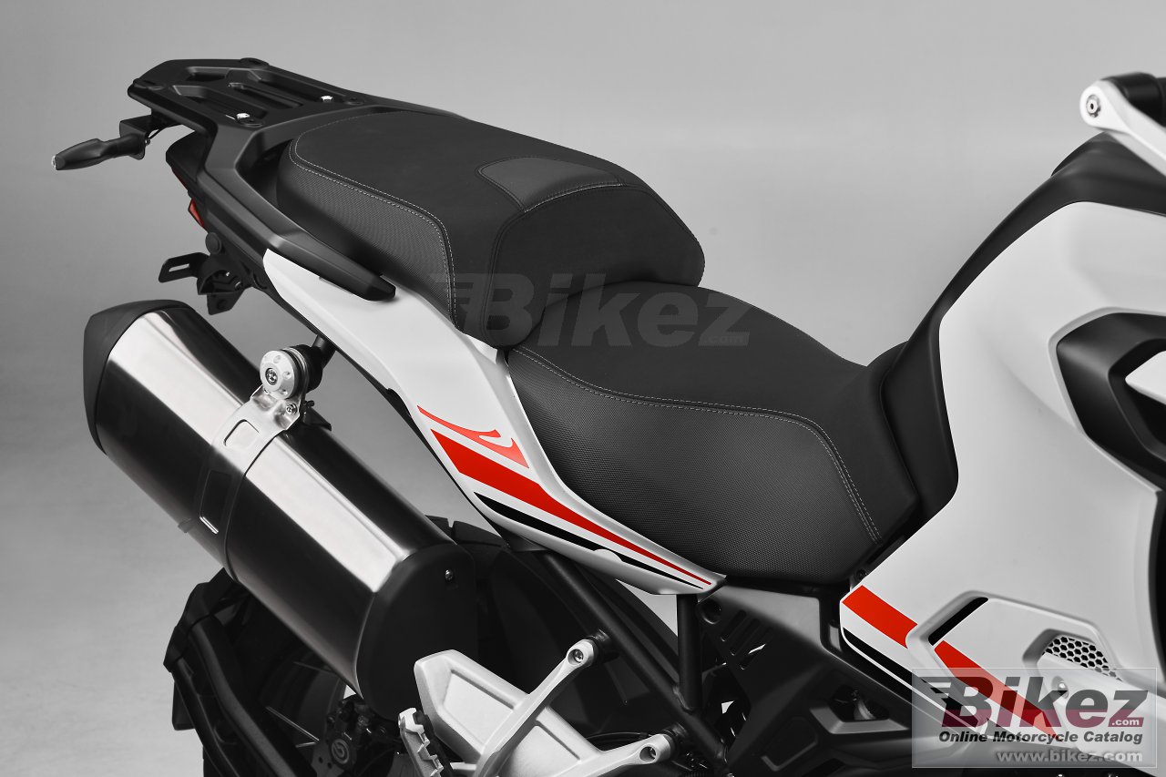 MV Agusta Lucky Explorer 5.5