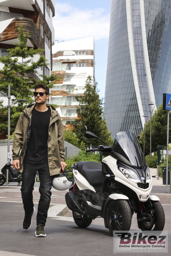 2020 Piaggio MP3 300 hpe Sport