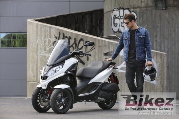 2020 Piaggio MP3 300 hpe Sport