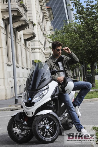 2020 Piaggio MP3 300 hpe Sport