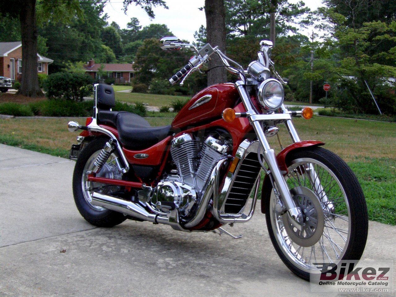 Red Suzuki Intruder 800 Motorcycle. Close-up View of Units Editorial  Photography - Image of russian, motostyle: 155476967