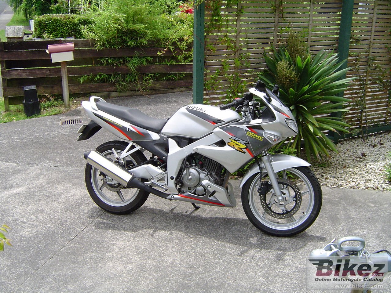 Suzuki FXR 150