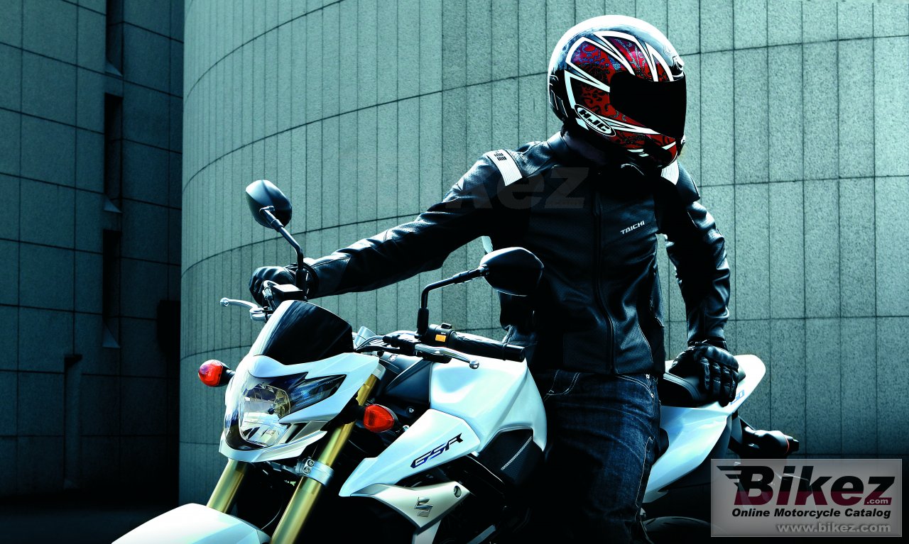 Suzuki GSR 750