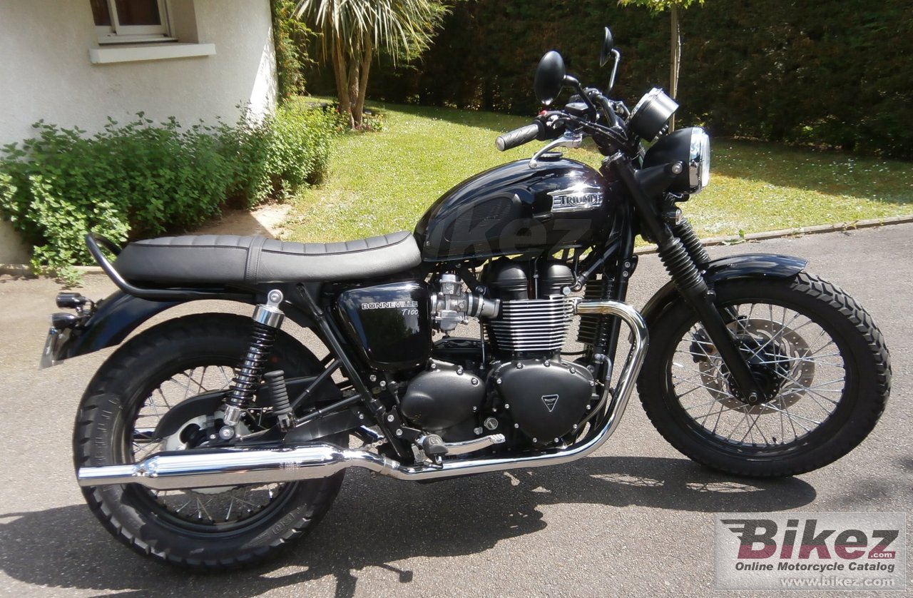 Triumph Bonneville T100 Black