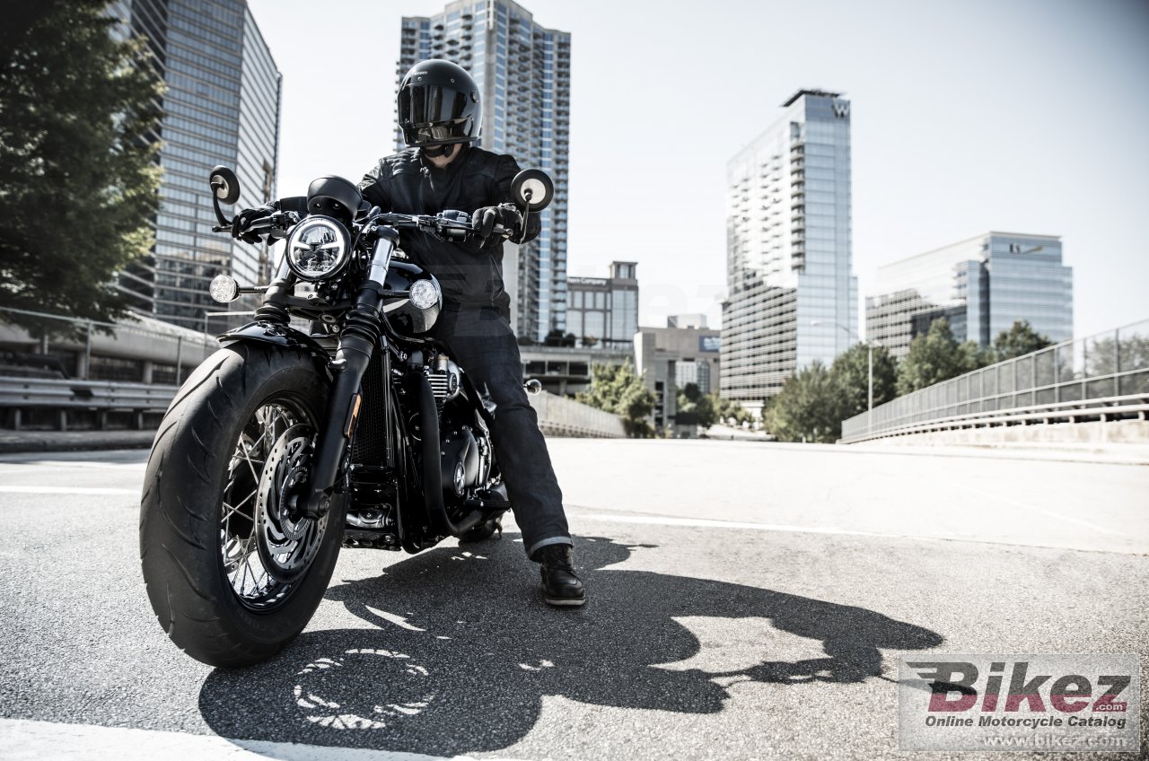 Triumph Bonneville Bobber Black