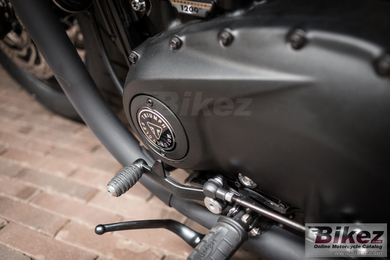 Triumph Bonneville Bobber Black