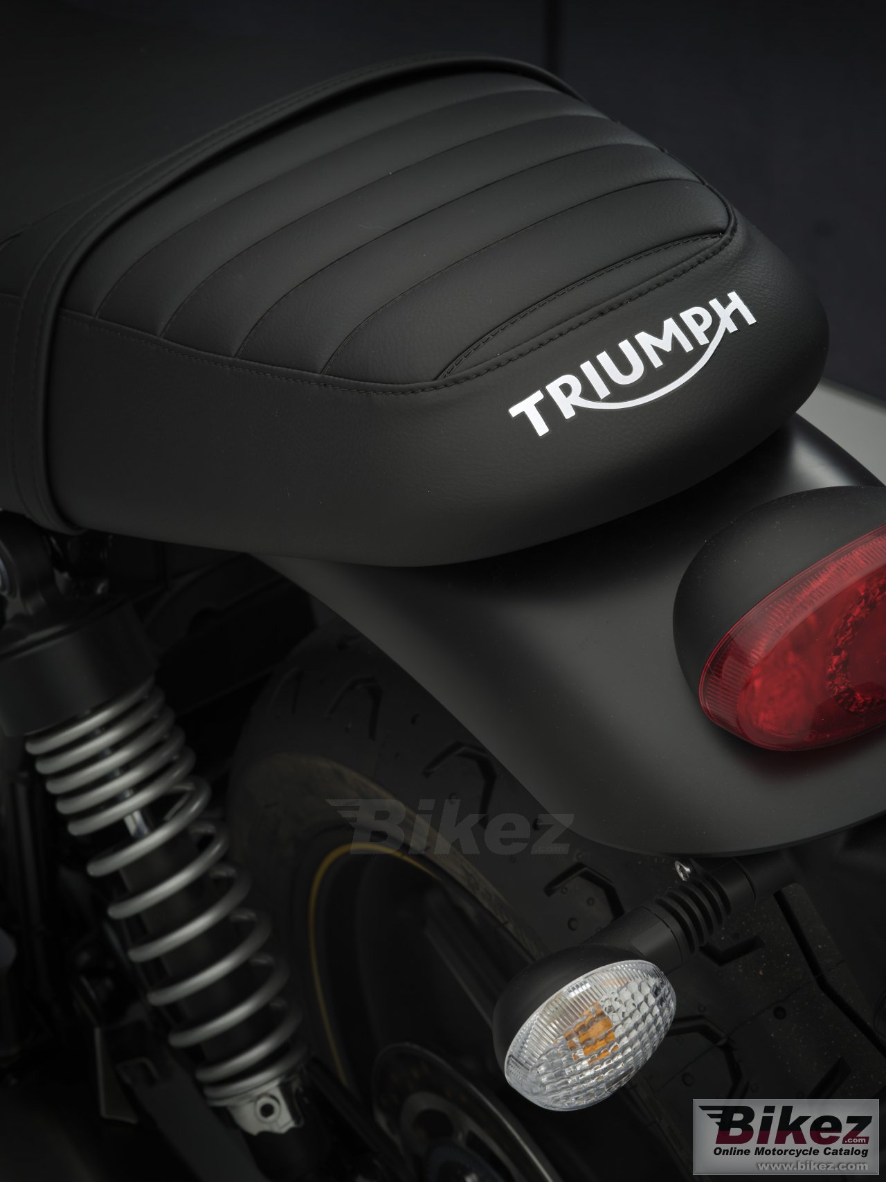 Triumph Street Twin Gold Line