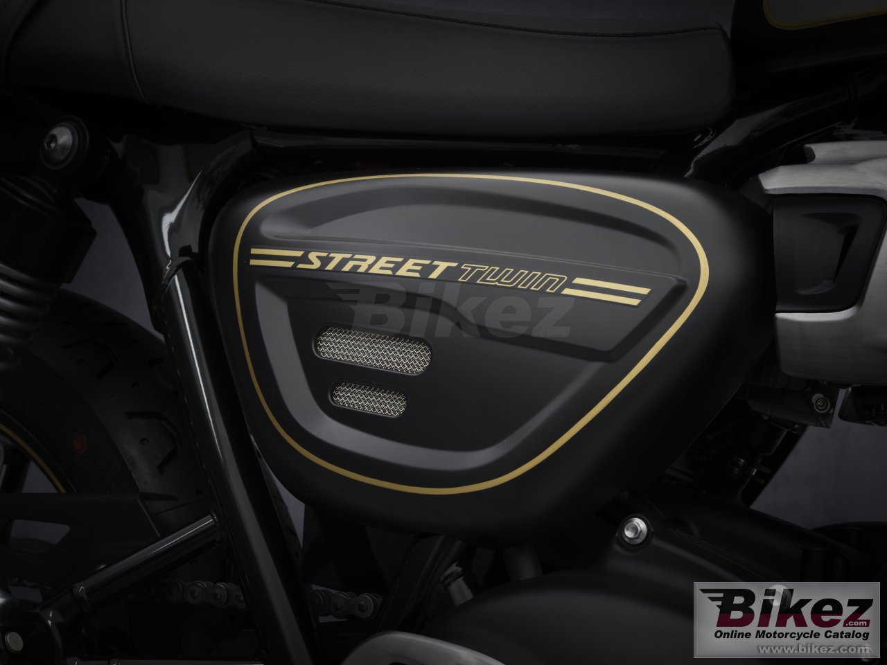 Triumph Street Twin Gold Line