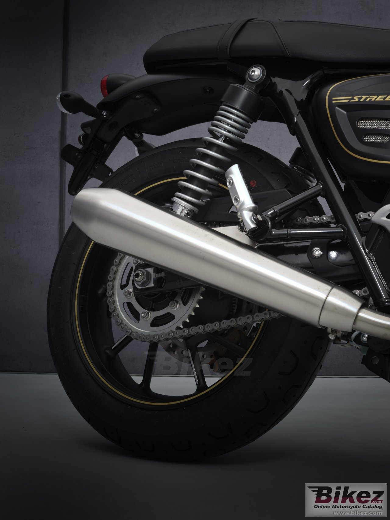 Triumph Street Twin Gold Line