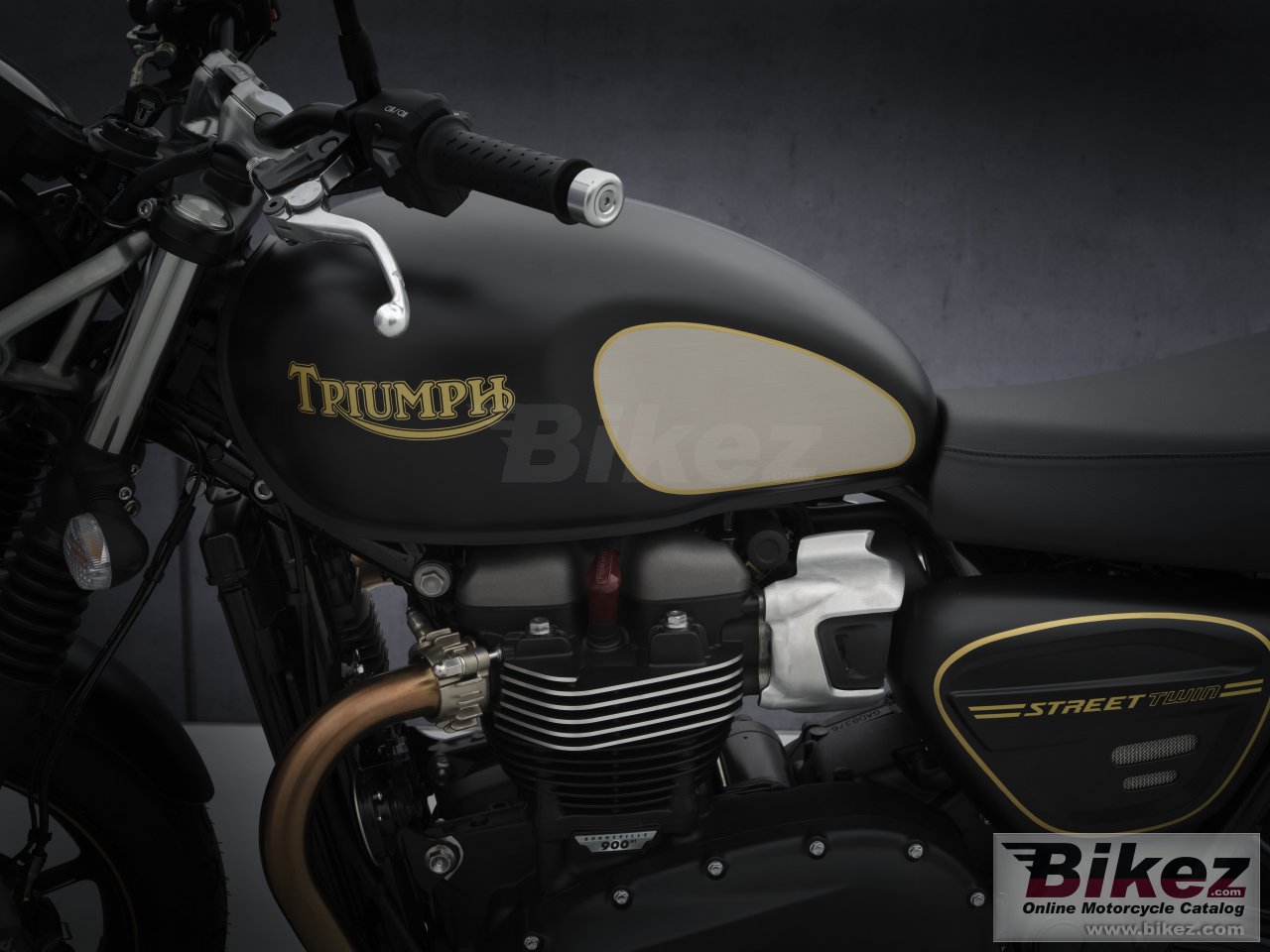 Triumph Street Twin Gold Line