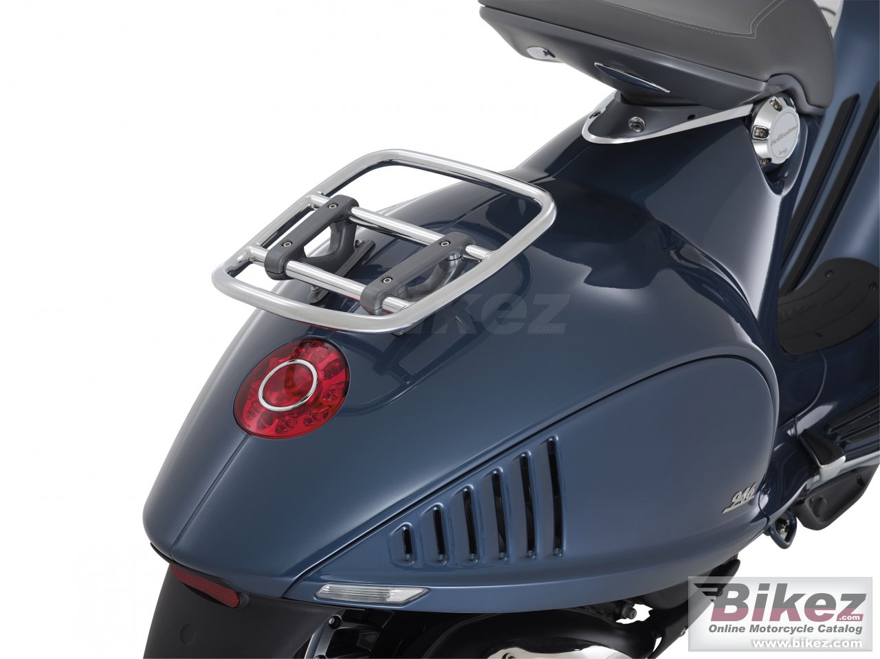 Vespa 946