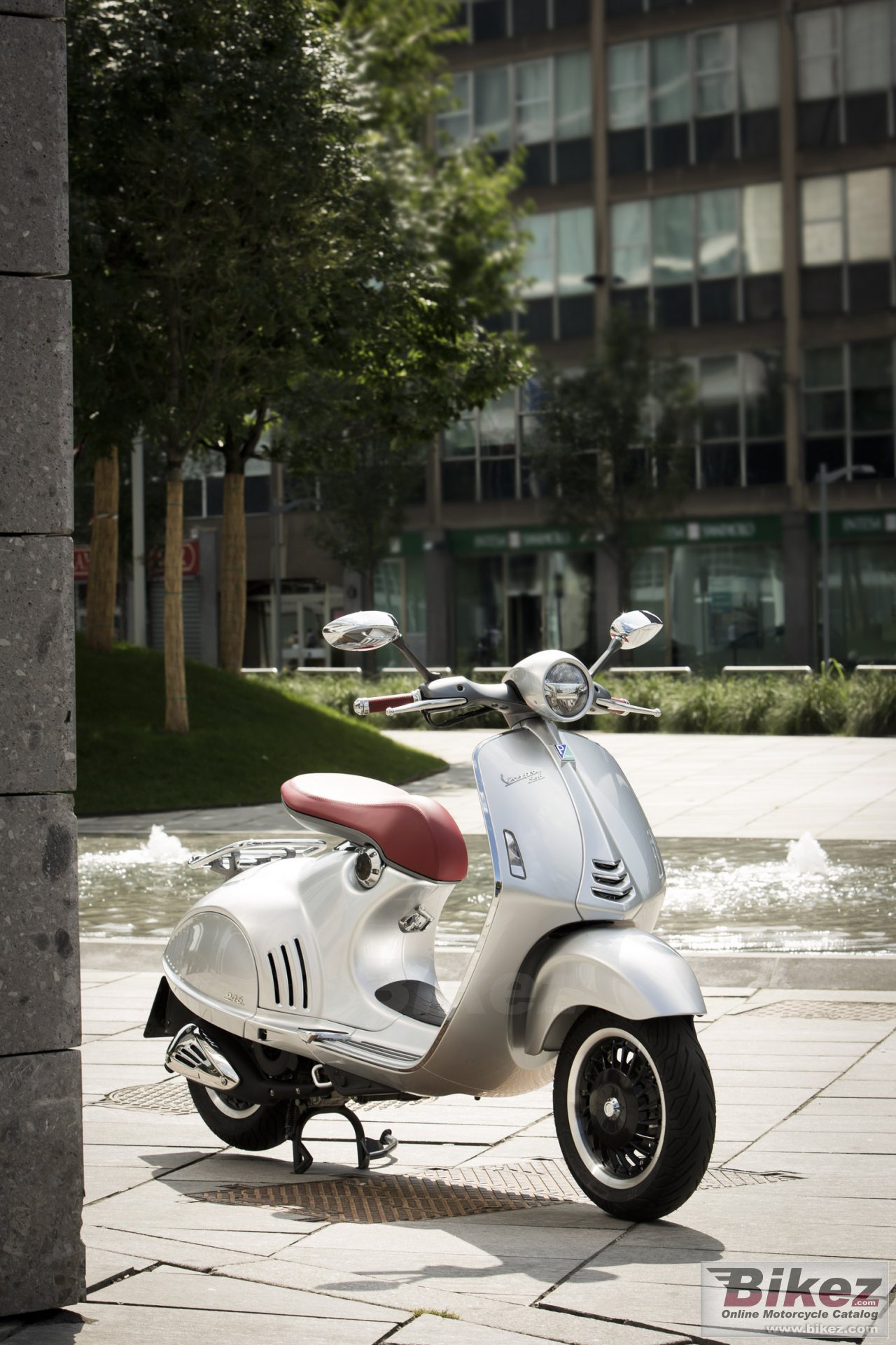 Vespa 946