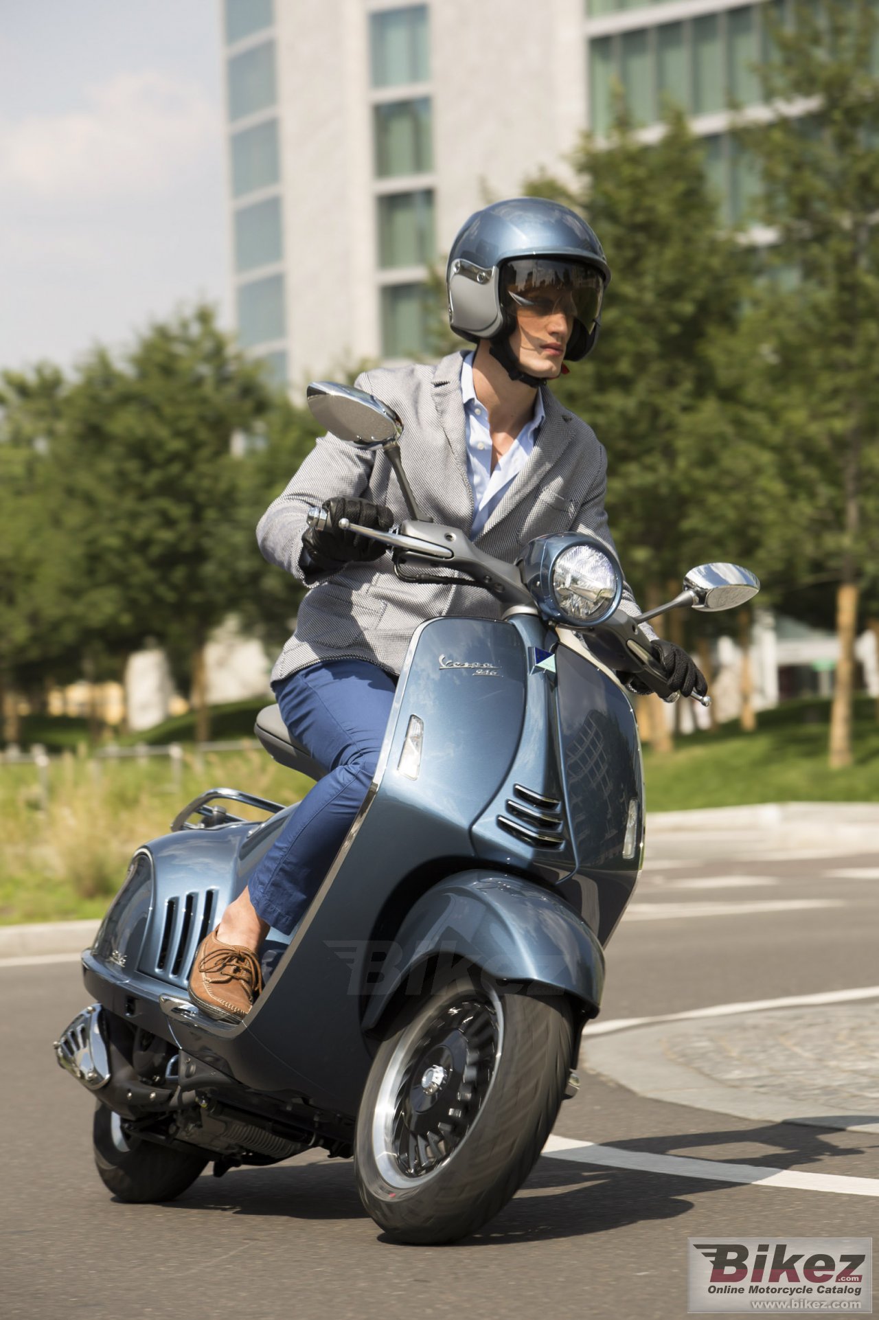 Vespa 946