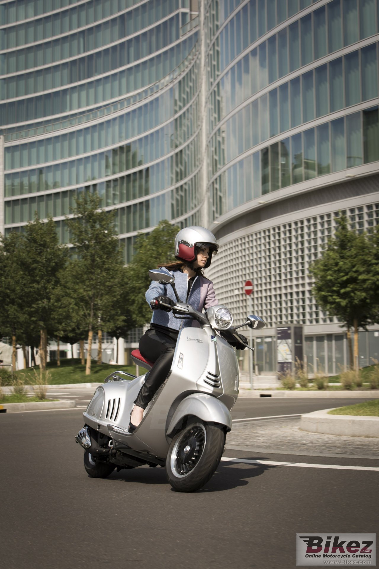 Vespa 946