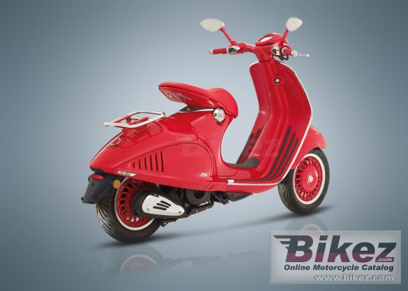 2017 Vespa 946 RED