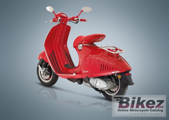 2017 Vespa 946 RED