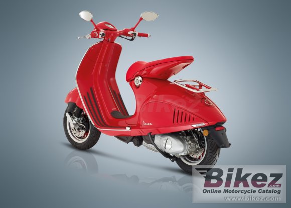 2017 Vespa 946 RED