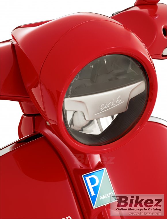 2017 Vespa 946 RED