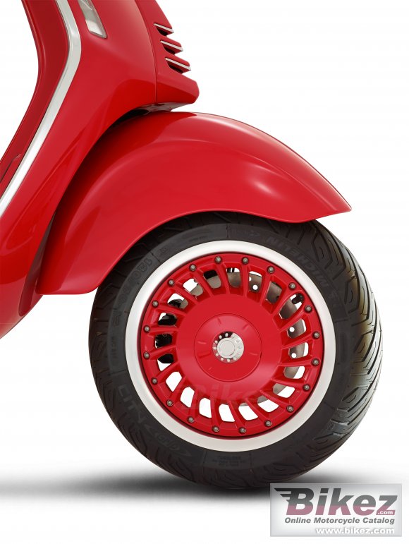 2017 Vespa 946 RED