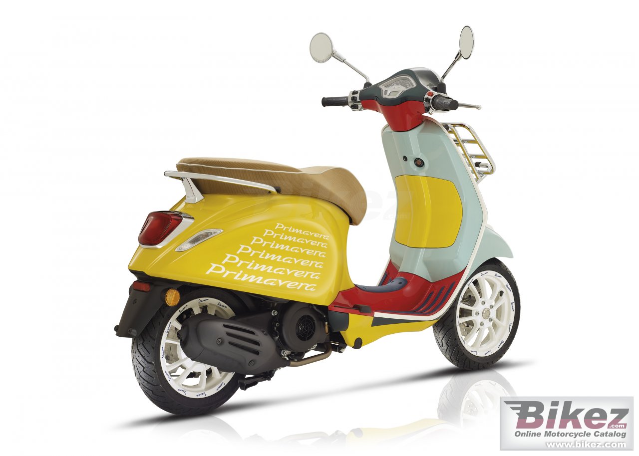 Vespa Primavera Sean Wotherspoon