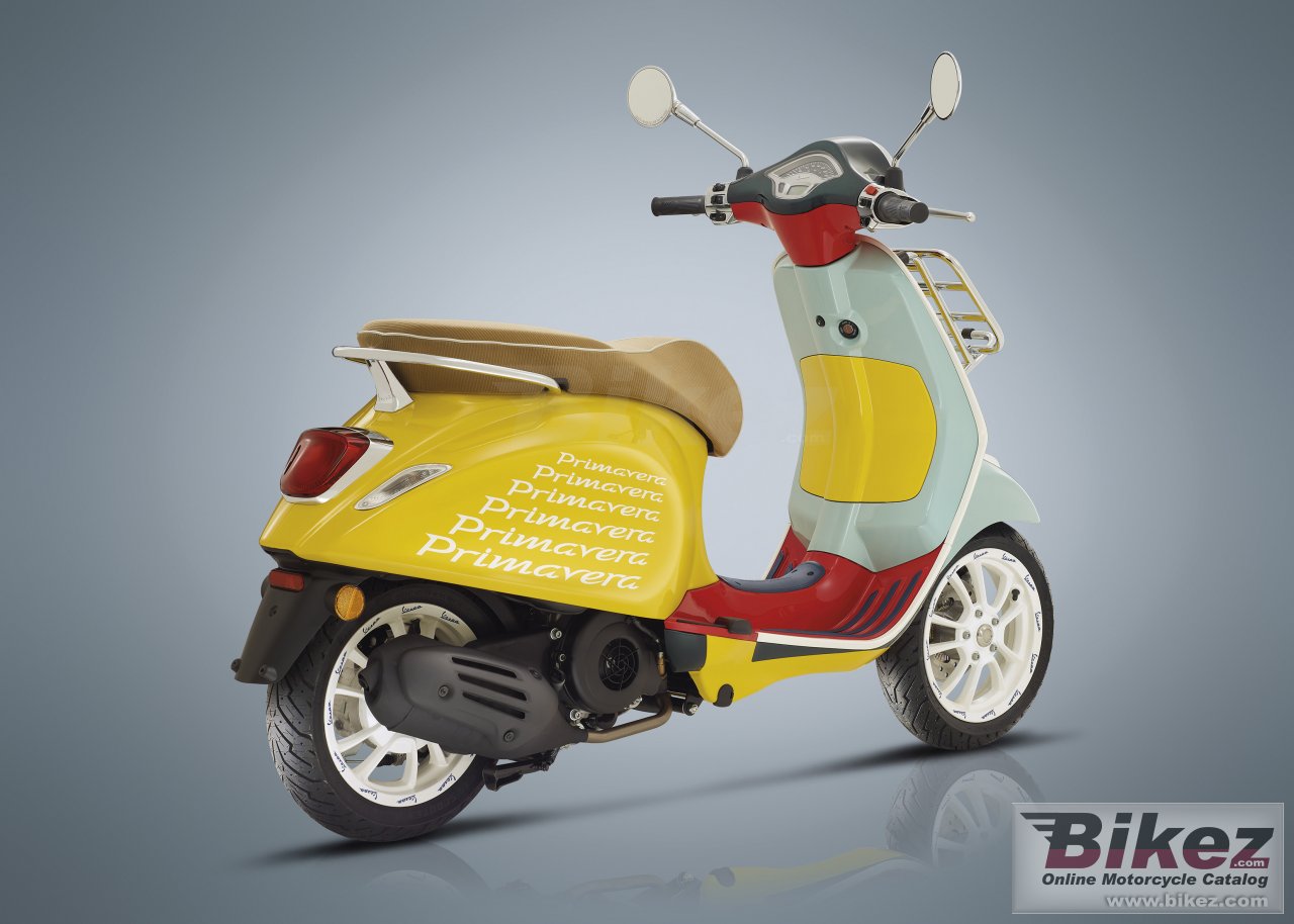 Vespa Primavera Sean Wotherspoon