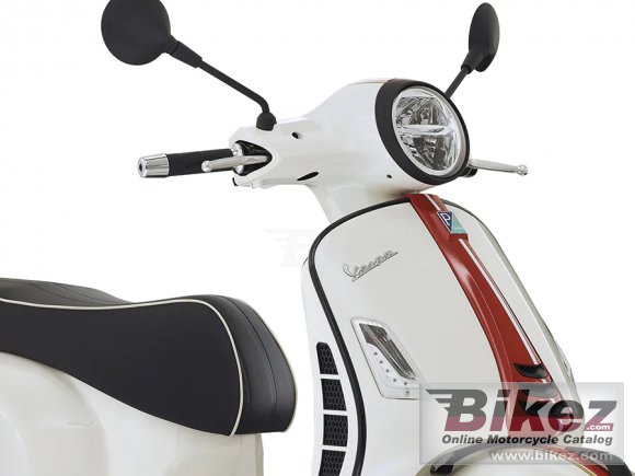 2021 Vespa GTS Super 300 Racing Sixties