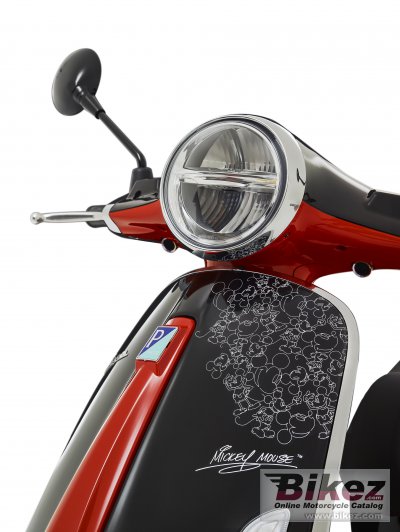 2025 Vespa Primavera Disney Mickey Mouse Edition