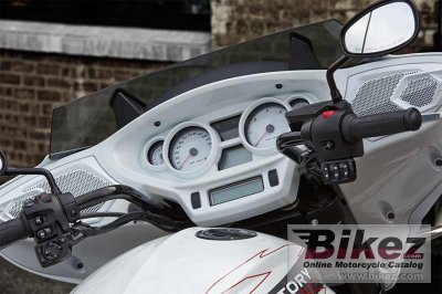 2018 Victory Magnum X-1