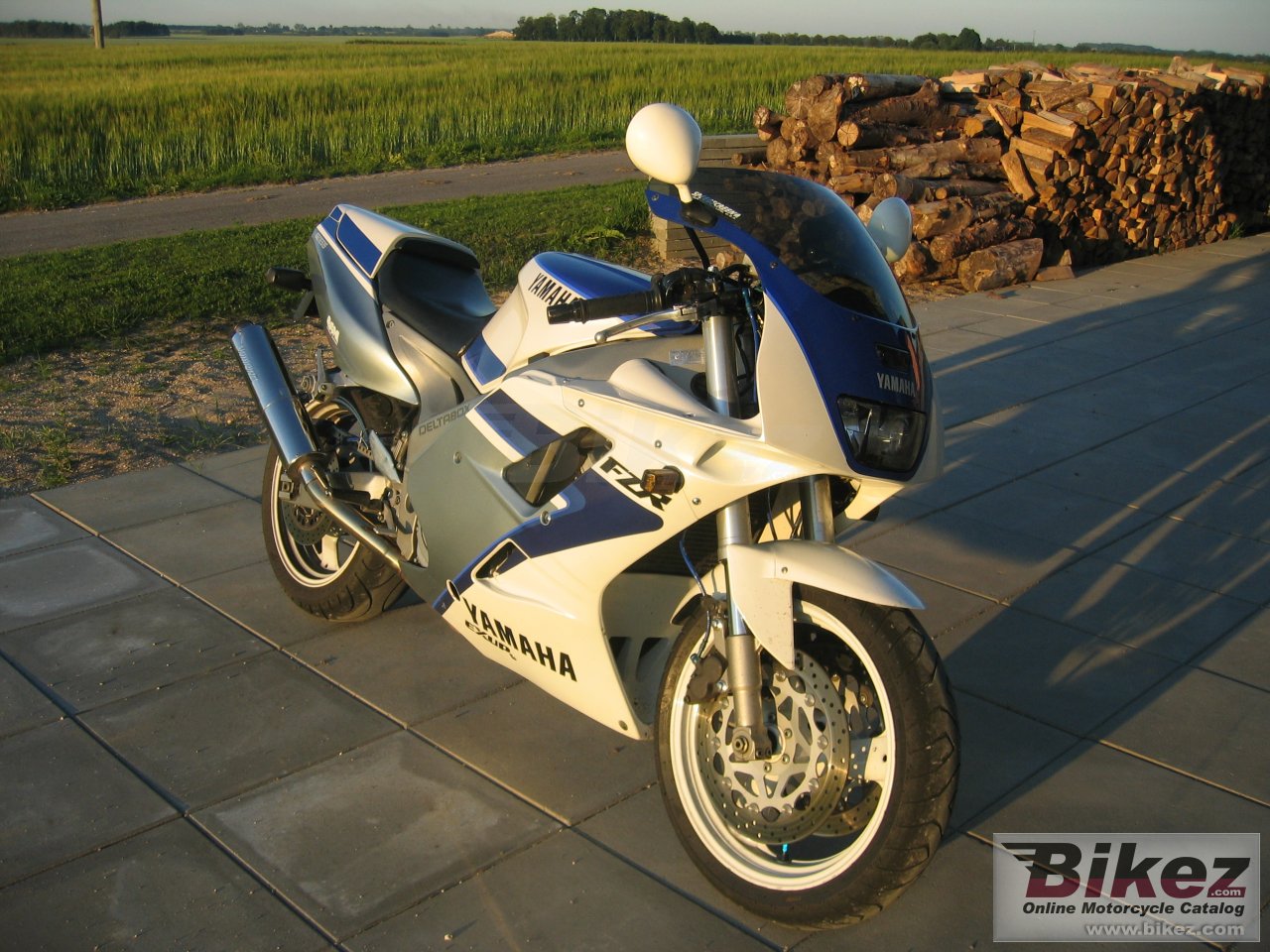 Yamaha FZR 1000