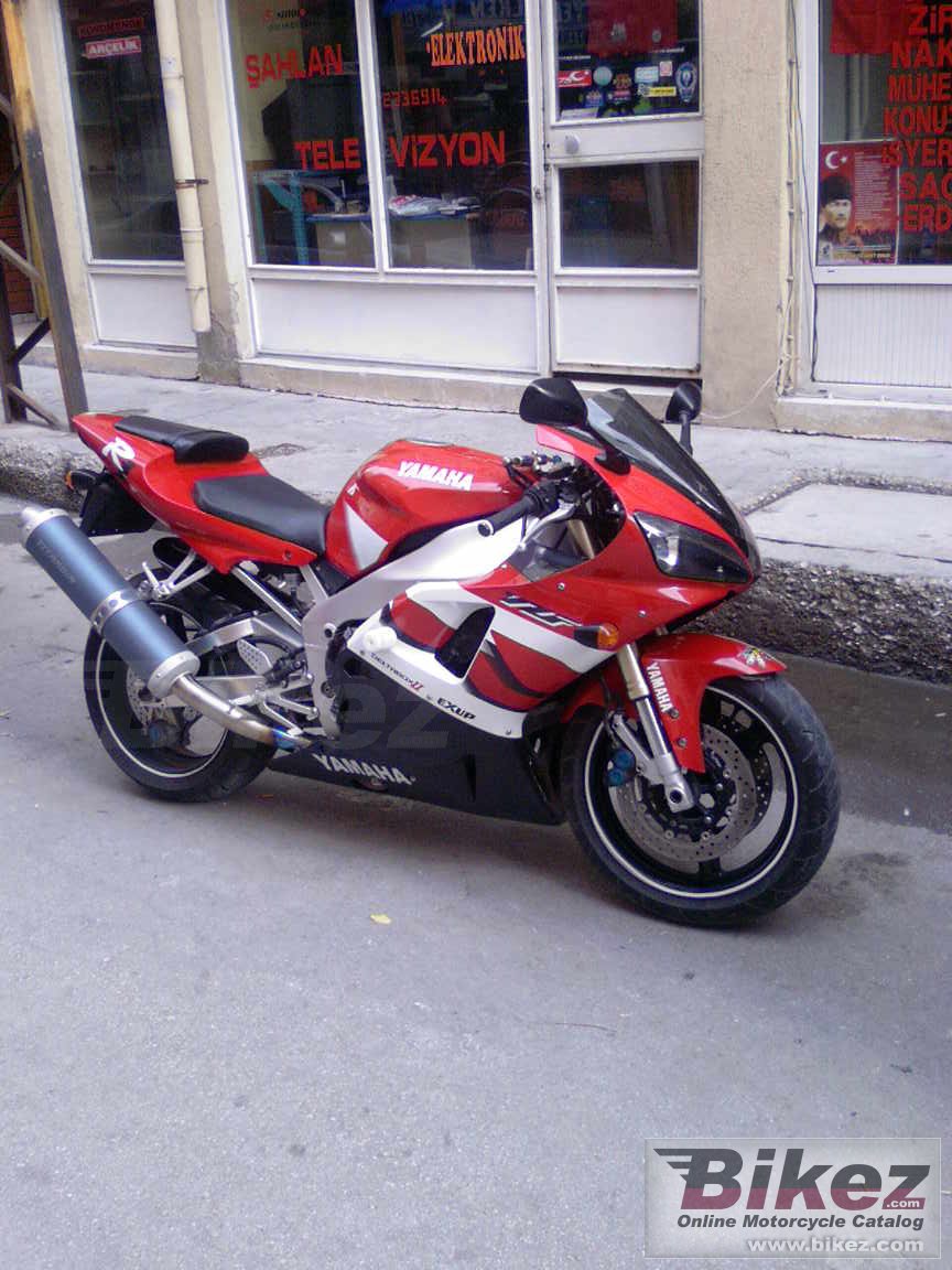 Yamaha YZF-R1