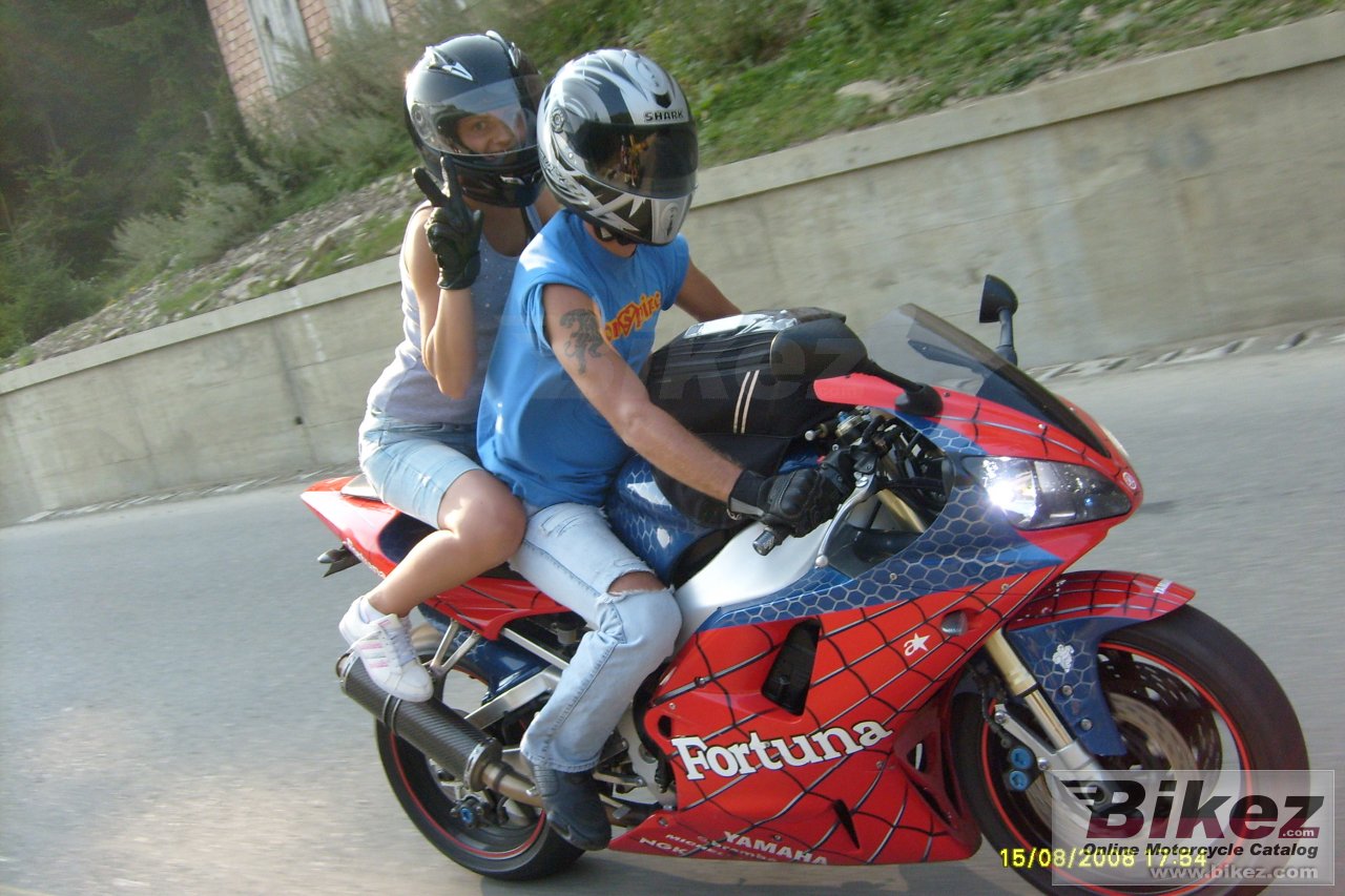 Yamaha YZF-R1