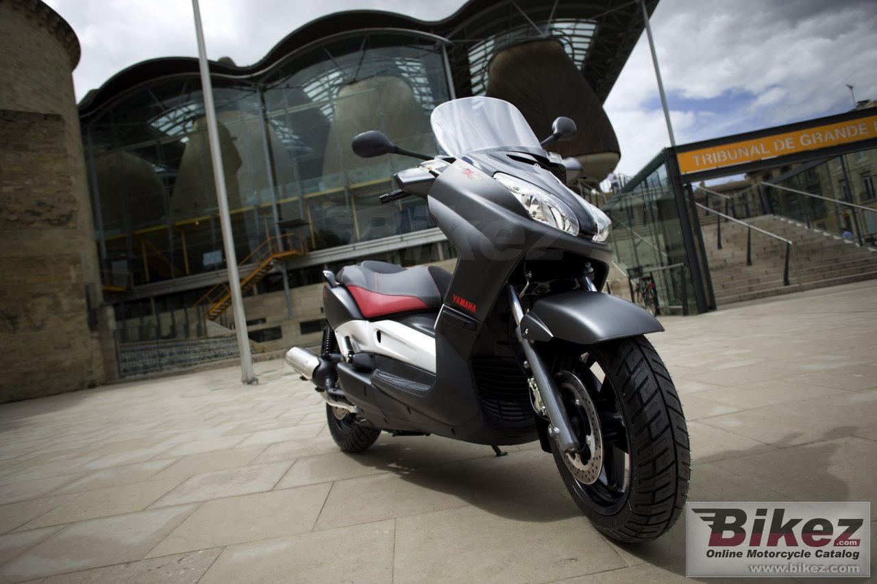 Yamaha Black X-Max 125