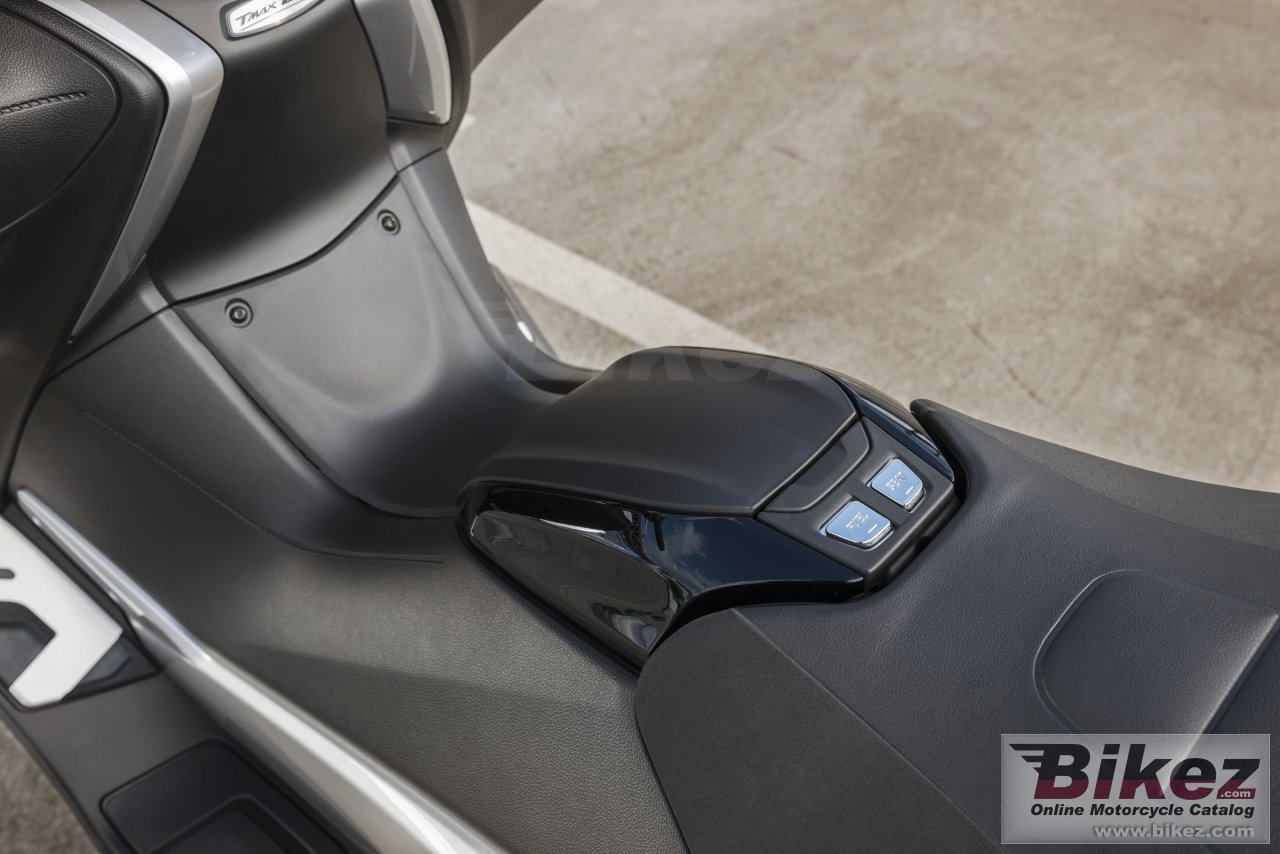 Yamaha TMAX DX
