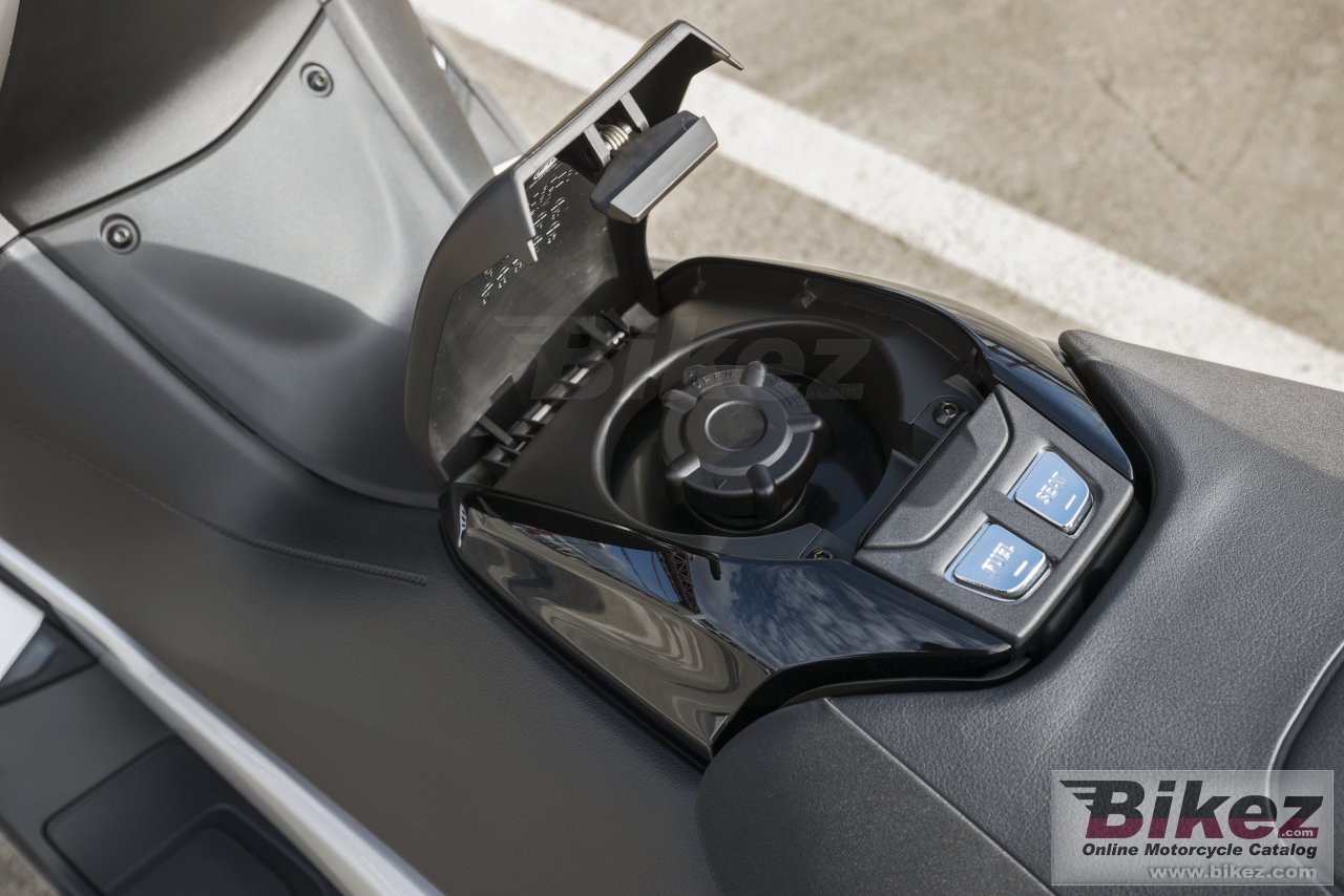 Yamaha TMAX DX